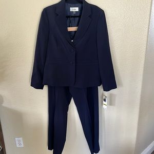 NEW Le Suit Women’s Navy Blue Suit Blazer and Slacks Bundle Size 14 NWT